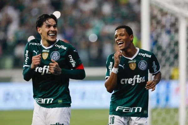 Palmeiras vira contra o São Paulo e mantém sequência invicta