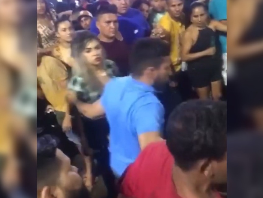 Vídeo: Mulher agride homem após assédio durante show no interior do Pará