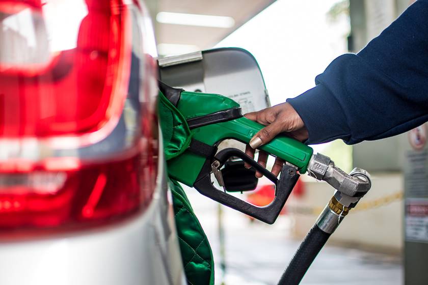 Preço da gasolina volta a subir após 15 semanas