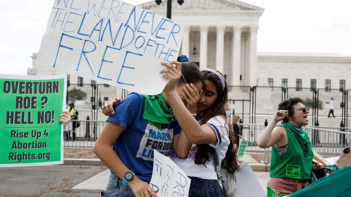 Suprema Corte dos Estados Unidos derruba decisão que garante direito ao aborto