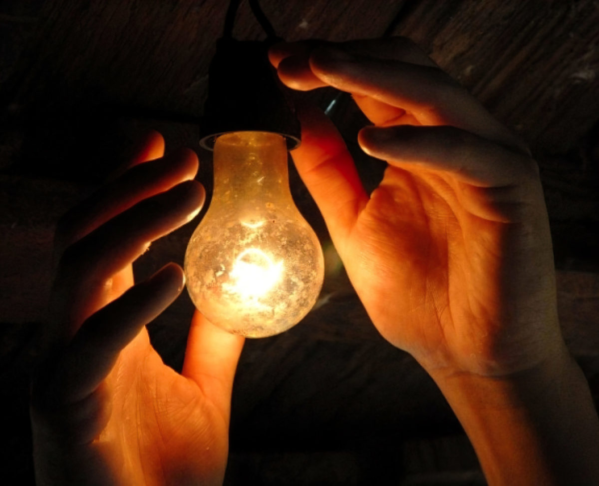 Fim do monopólio de energia pode reduzir conta de luz em 18% Uma pesquisa Data folha mostra que oito em cada 10 brasileiros querem ter