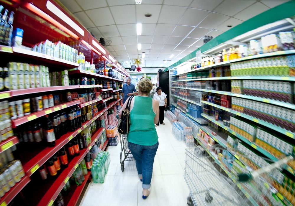 Inflação tira comida da mesa dos brasileiros mais pobres