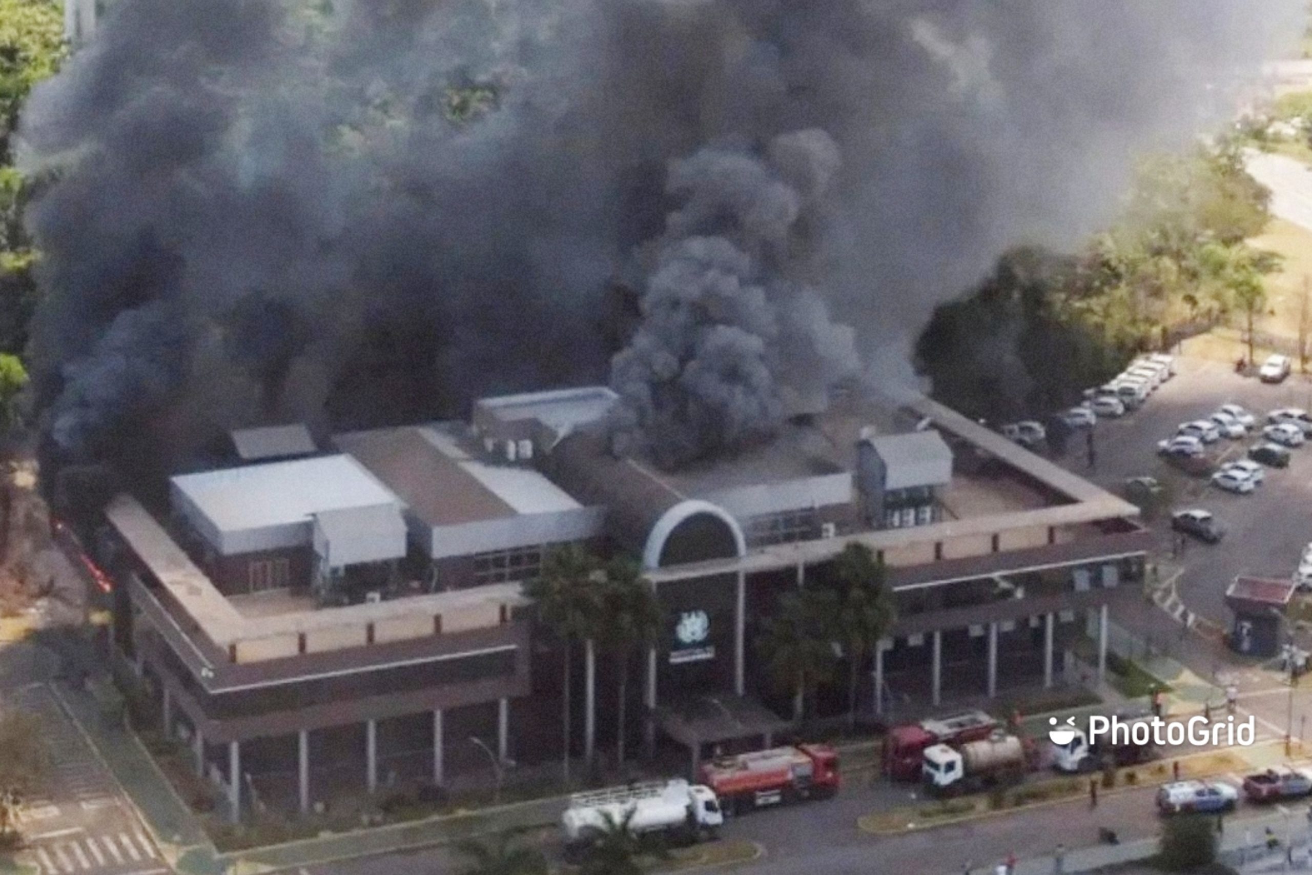 Prédio da Prefeitura de Parauapebas pega fogo; veja o vídeo!