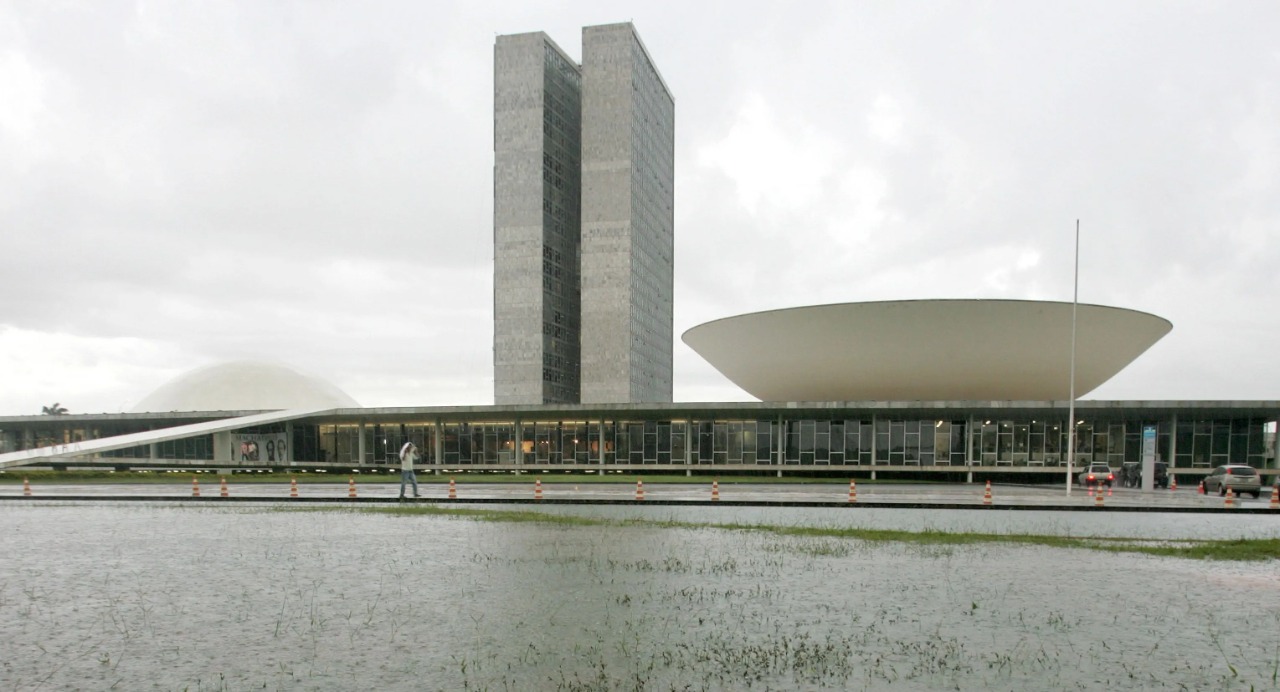 Congresso aprova LDO sem emendas impositivas