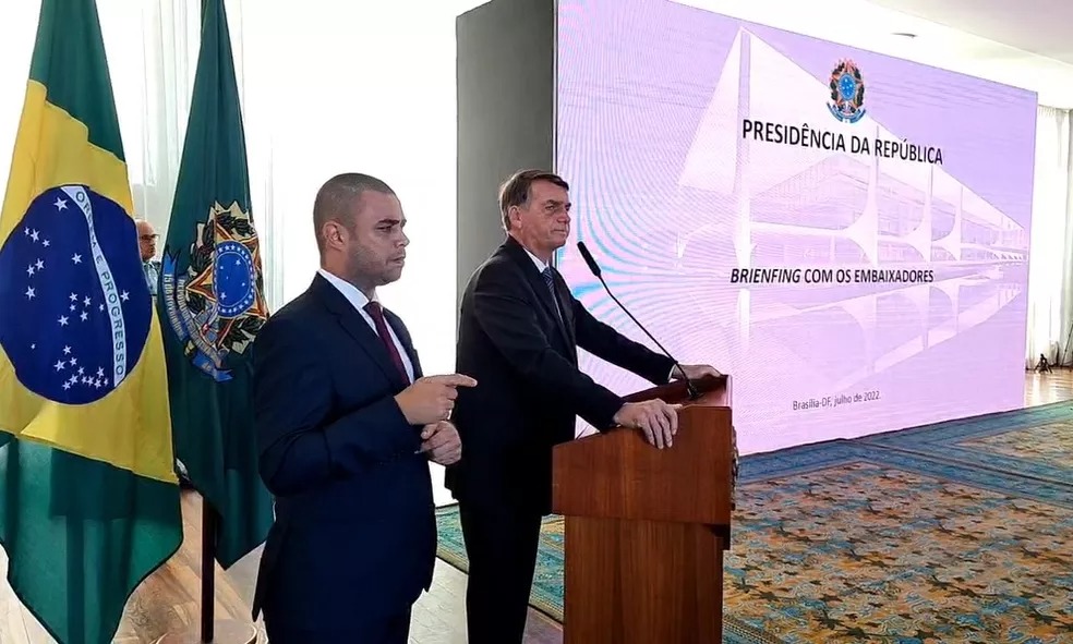 Deputados pedem ao STF investigação de Bolsonaro