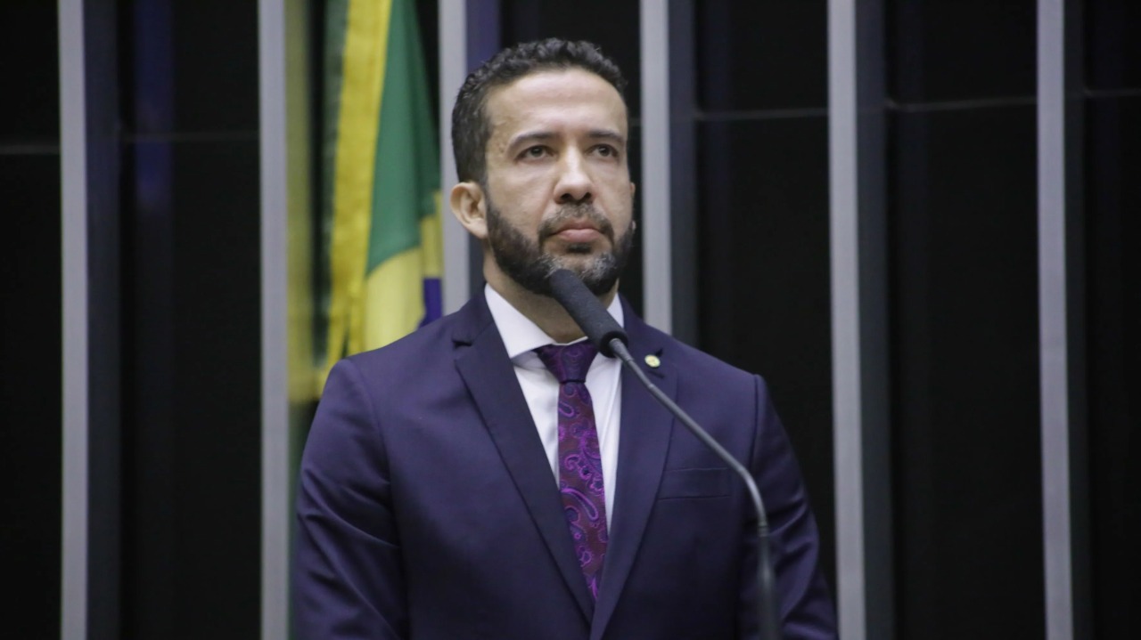 Avante lança candidatura de André Janones à Presidência