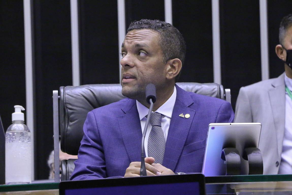 Enviado de Bolsonaro a reunião com irmãos Arruda já ameaçou receber petistas ‘à bala’