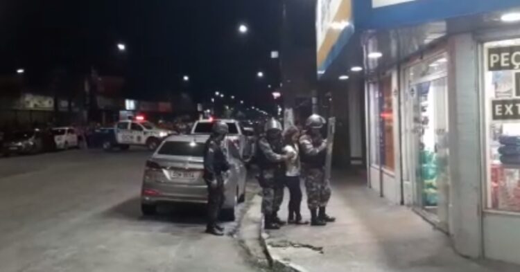 Vídeo: assalto com refém termina com três presos, um adolescente apreendido e muita tensão em Ananindeua