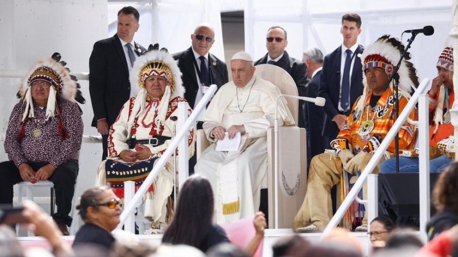 Papa pede desculpas por ações da Igreja contra indígenas