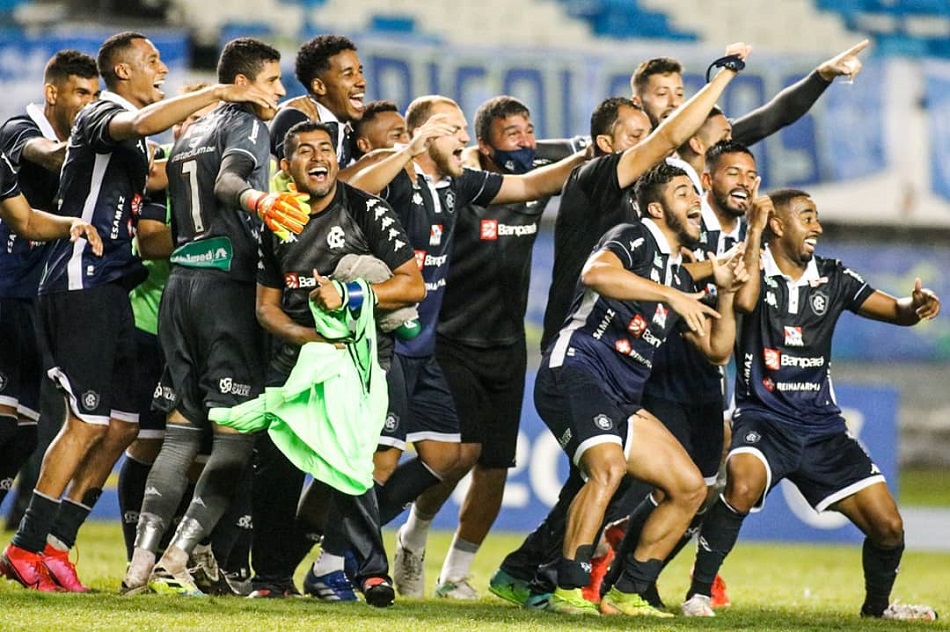 Ônibus do Clube do Remo é atacado na chegada ao Almeidão