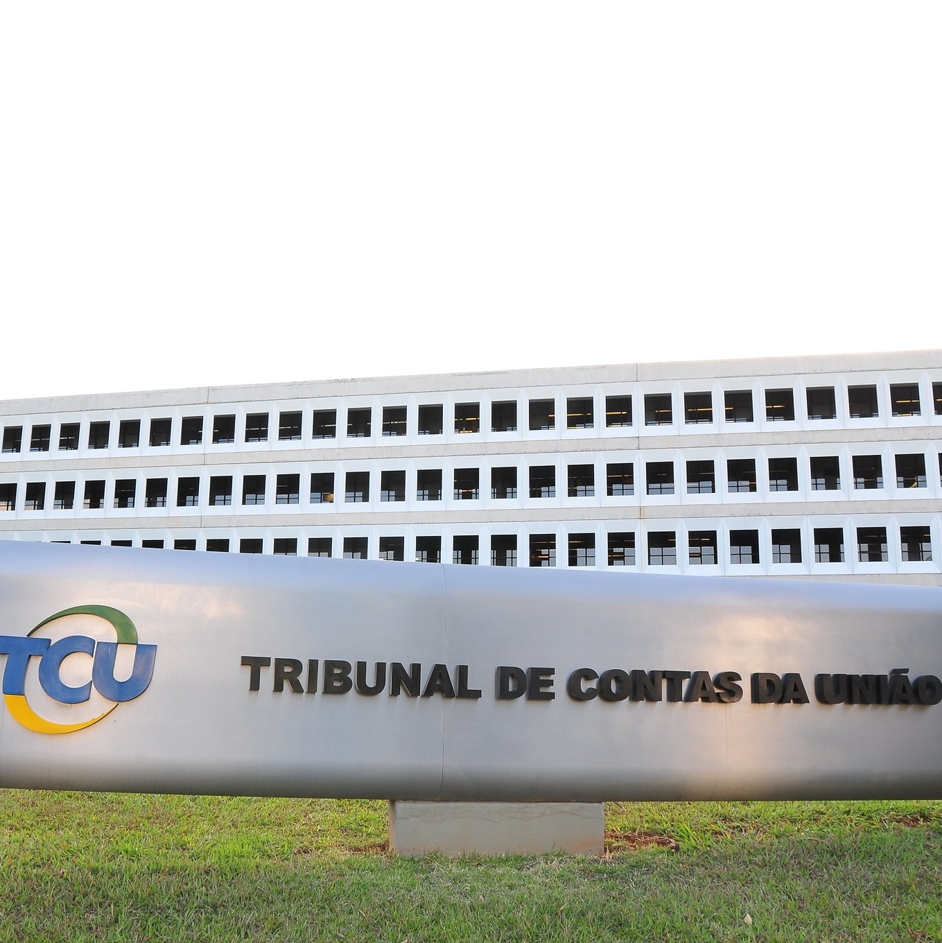 TCU abre apuração sobre PEC que cria benefícios em ano eleitoral