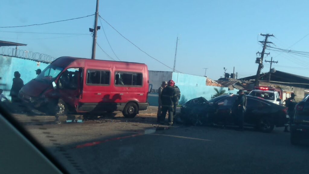 Vídeo: Motorista com sinais de embriaguez causa acidente na Arthur Bernardes