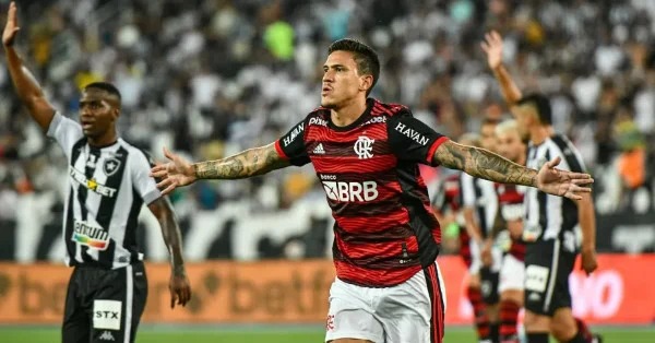 Flamengo vence o Botafogo e reassume a vice-liderança