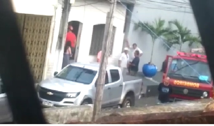 Vídeo: corpo em decomposição é encontrado dentro de casa no bairro de São Brás, em Belém