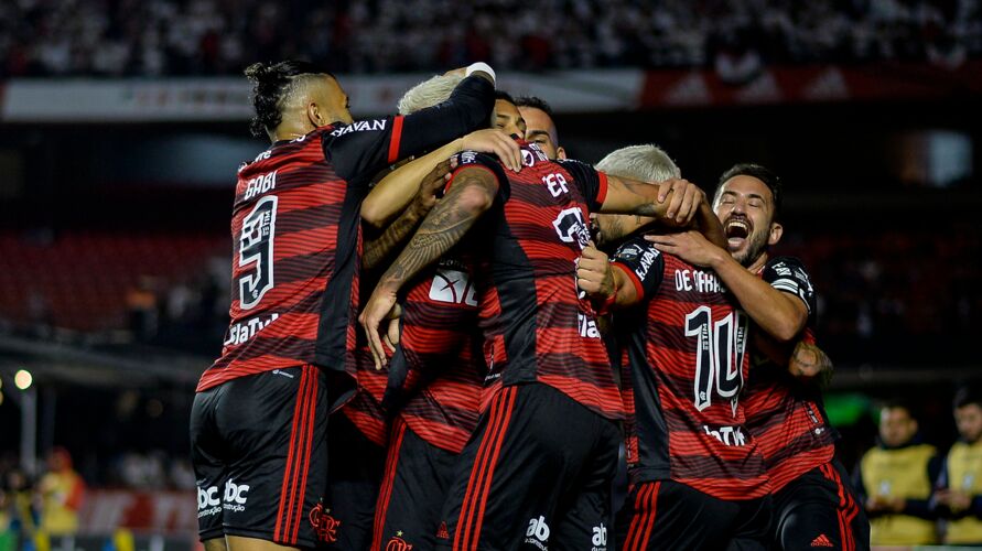 Flamengo vence São Paulo e põe pé na final da Copa do Brasil