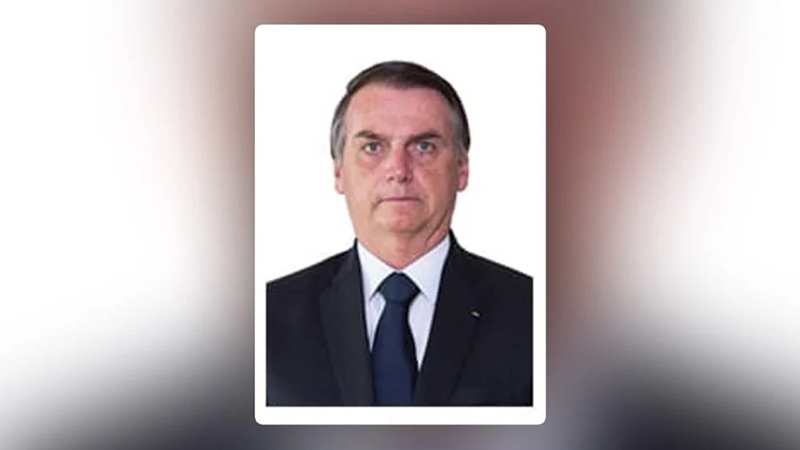 Campanha de Bolsonaro pede troca de foto por uma sorrindo