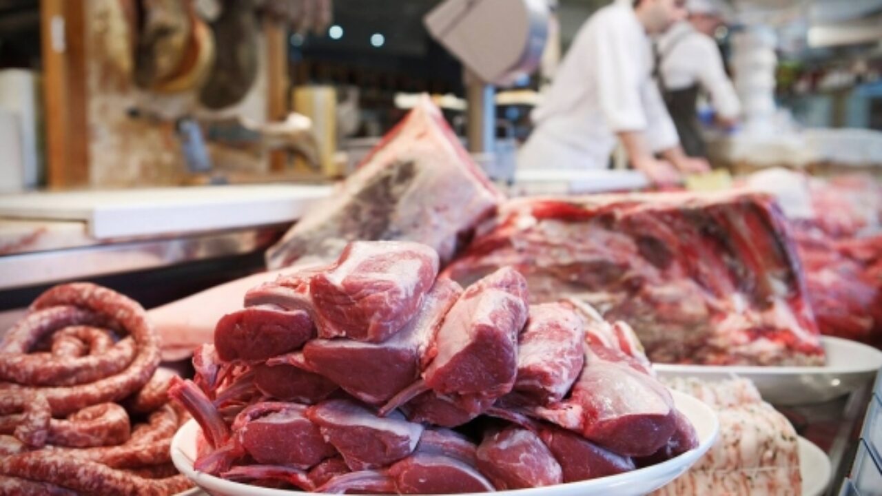 Preço da carne dobra e churrasco na copa fica difícil