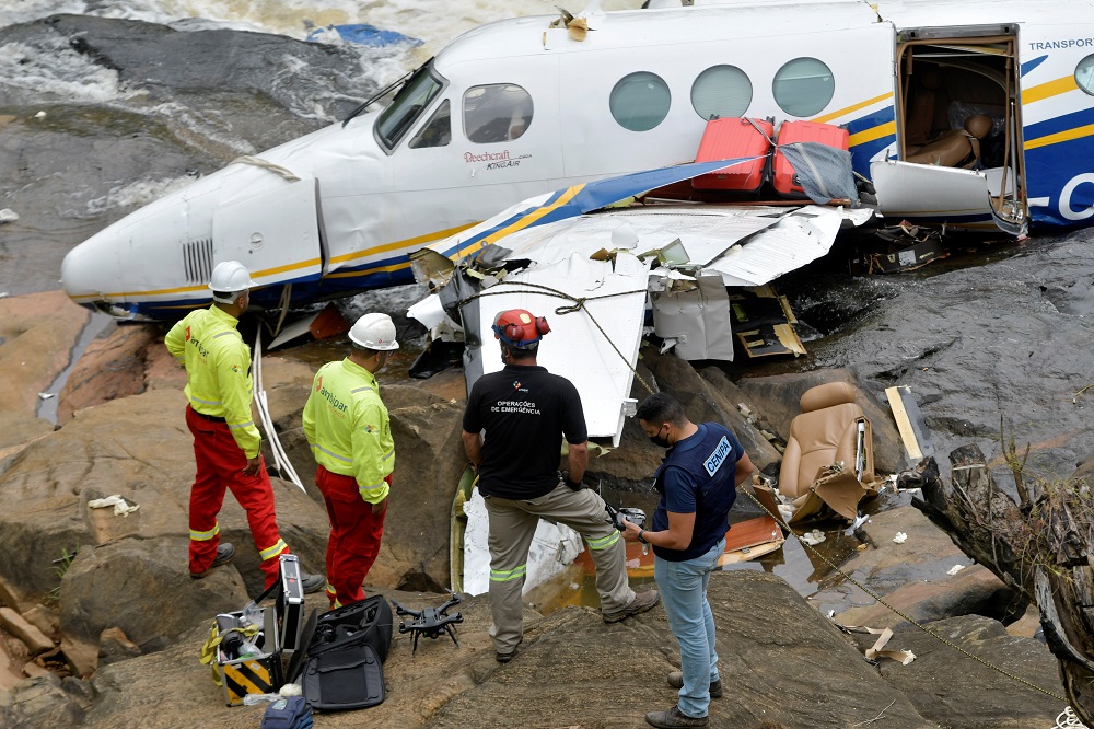 Piloto do avião de Marília Mendonça saiu da zona de proteção