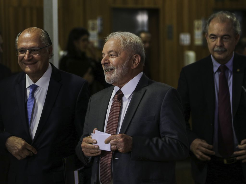 Lula vai em brasília para tentam acordo pela PEC da Transição