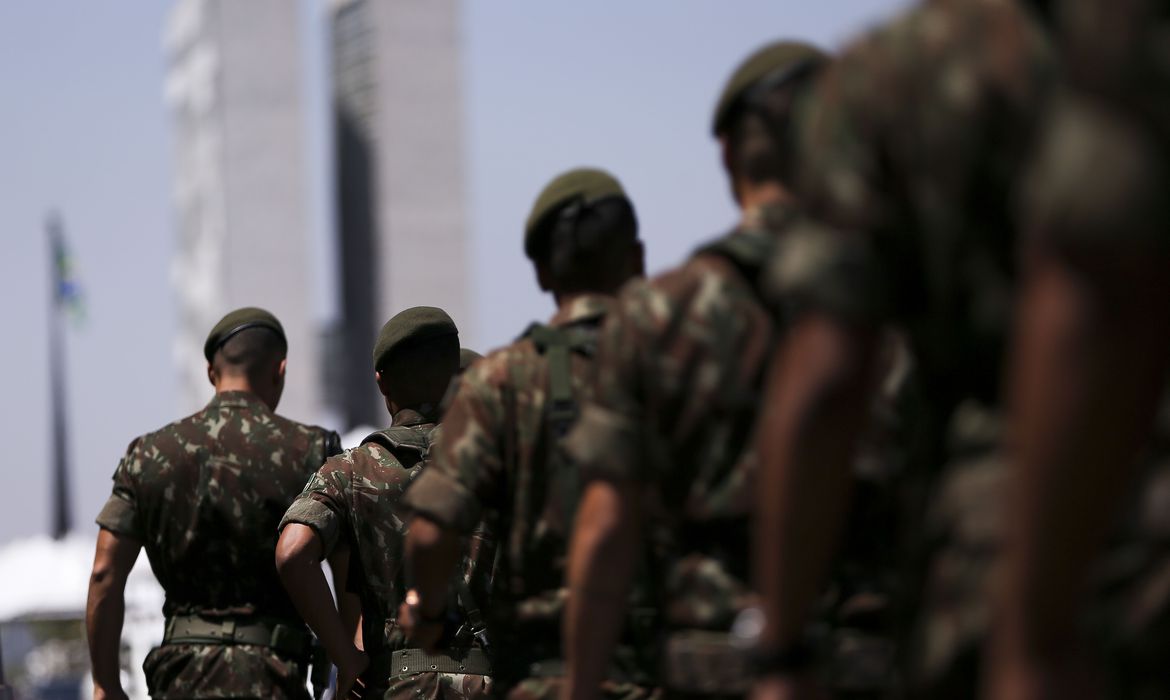 Exército emite nota sobre oficiais acusados de serem comunistas