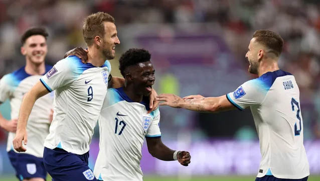 Inglaterra estreia com goleada contra Irã