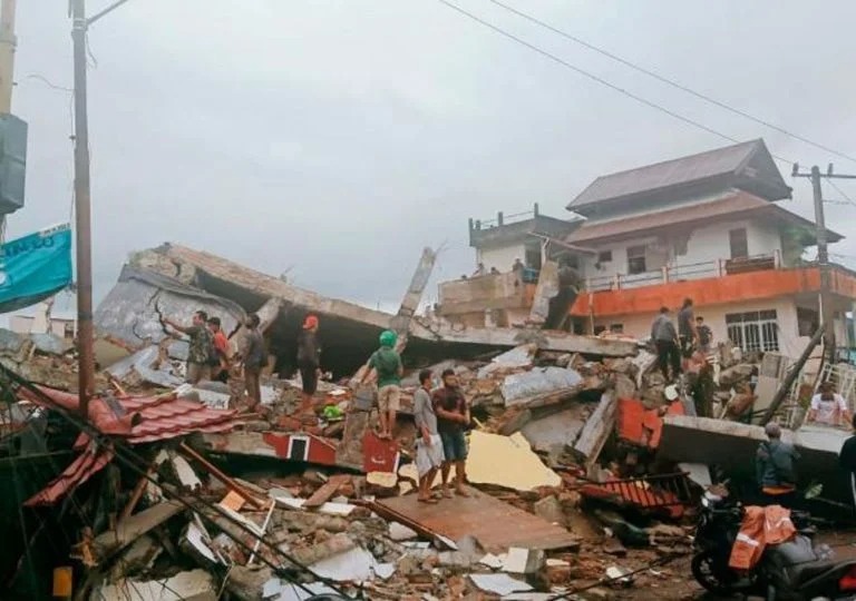 Terremoto na Indonésia deixa mais de 250 mortos