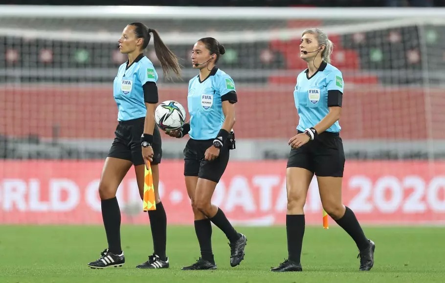 Pela primeira vez em copas, jogo terá trio de arbitragem feminino