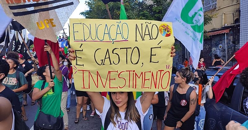 Governo de bolsonaro corta mais de 1 bilhão da Educação