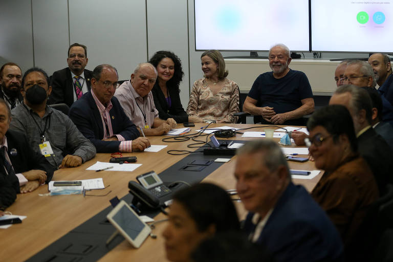 Lula discute salário mínimo com representantes de centrais sindicais