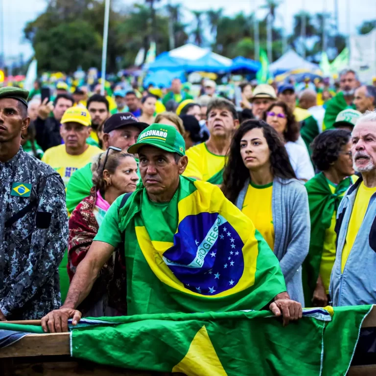 Exército adia uma operação que desmobilizaria o acampamento antidemocrático de bolsonaristas em frente ao Quartel-General da Força