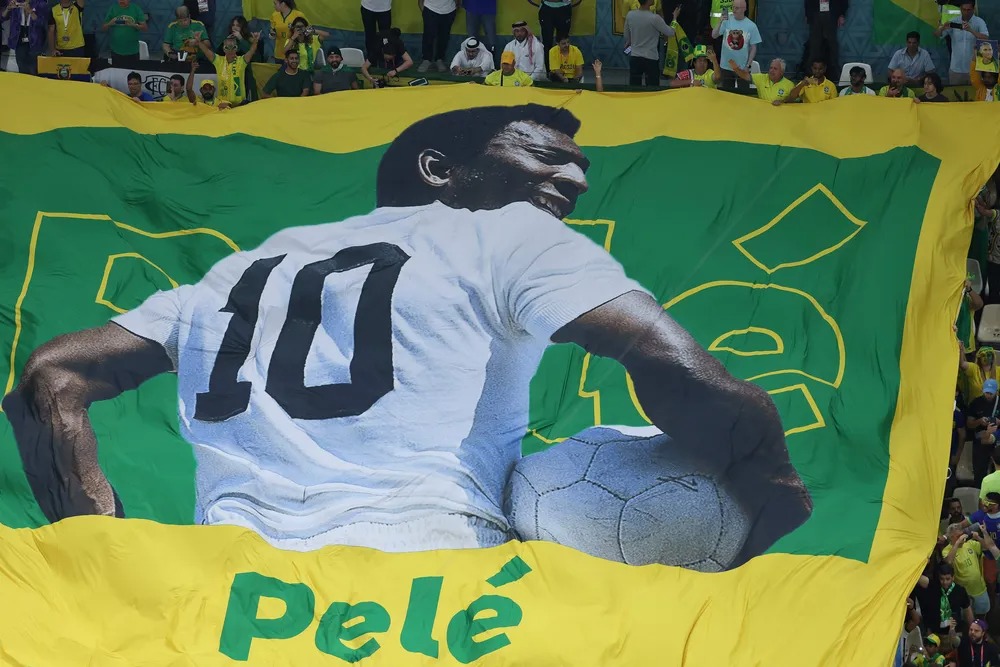 O Rei do Futebol Pelé morre no hospital Albert Einstein; Depois de meses lutando contra o câncer, Edson Arantes do Nascimento, o Pelé