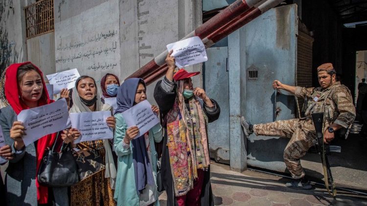 Um grupo de dez especialistas em direitos humanos da ONU pediu ao Afeganistão que acabe com uma série de açoitamento e execuções retomados