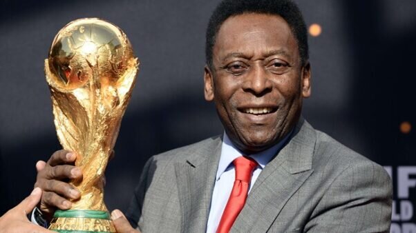 O ex-jogador Pelé, que está internado no Hospital Albert Einstein e seus médicos se preocupam com sua disfunção renal e cardíaca