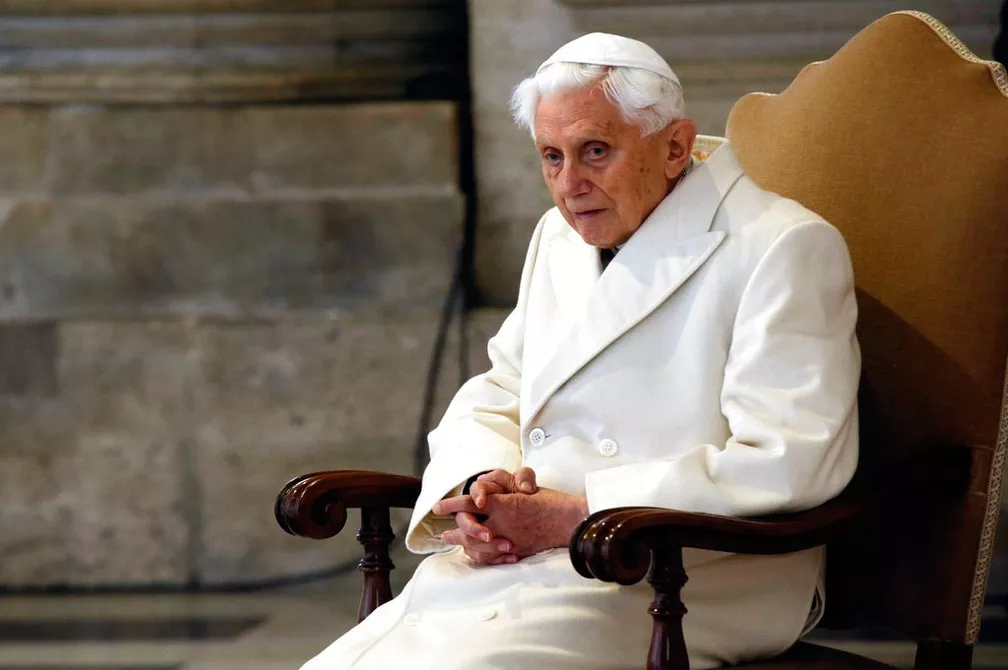 O Papa Emérito Bento XVI morreu neste sábado (31), aos 95 anos, após passar por uma piora repentina de saúde nos últimos dias.