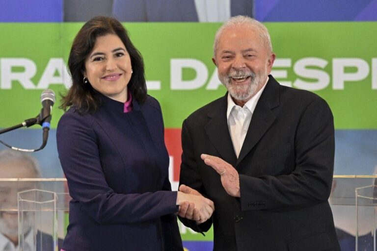 Lula e Simone Tebet acabam de acertar os ponteiros. A senadora do MDB aceitou convite para ser ministra do Ministério do Planejamento