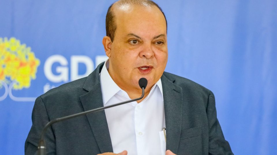 O ministro Alexandre de Moraes, do Supremo Tribunal Federal, determinou o afastamento do governador do Distrito Federal, Ibaneis Rocha