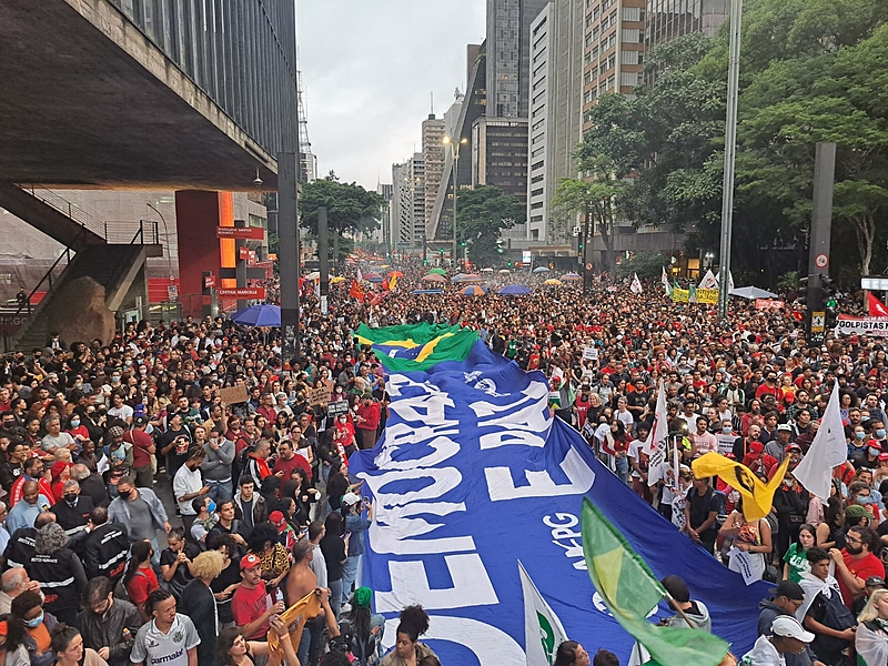 Sem anistia: punição é exigida por protestantes pelo Brasil; Ainda não eram 18h nesta segunda-feira (9), horário marcado para o ato