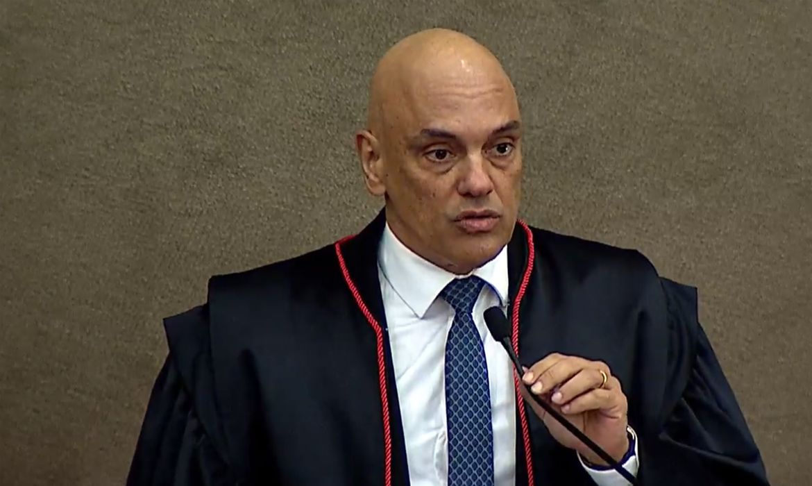 O ministro do Supremo Tribunal Federal (STF) Alexandre de Moraes converteu para prisão preventiva a detenção de 11 apoiadores do ex-presidente