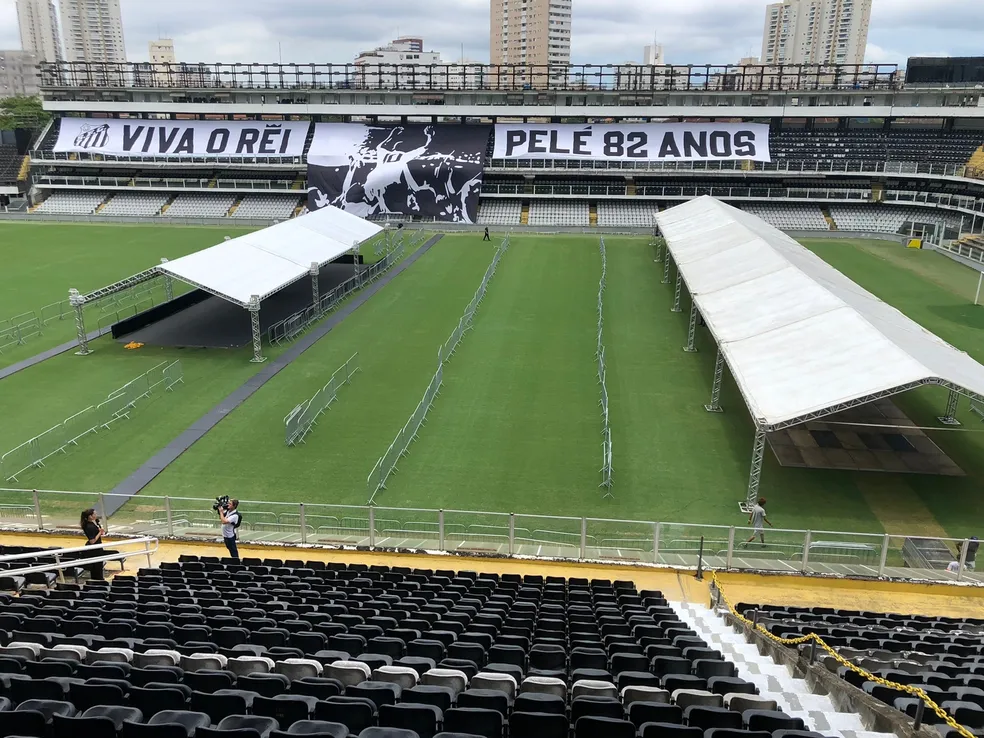 O velório de Pelé, o maior jogador de futebol de todos os tempos começa nesta segunda-feira, às 10h, na Vila Belmiro,