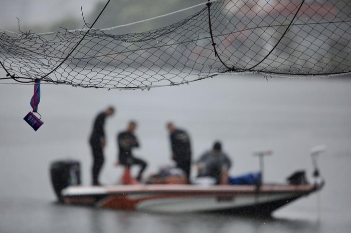 Jovem de 20 anos continua desaparecido após rompimento de ponte pênsil; Bombeiros e Brigada Militar buscam na tarde desta segunda-feira (20)