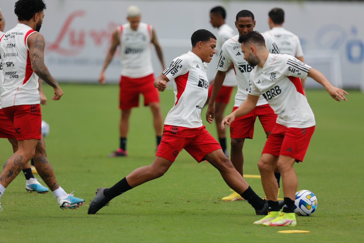 Clubes brasileiros fazem esforço para trazer estrelas internacionais. A frase que marcou o atual Campeonato Brasileiro foi dita