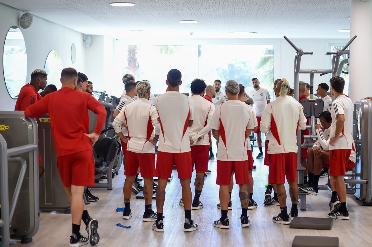 Flamengo faz seu primeiro treino em Marrocos. Poucas horas depois de chegar ao Marrocos, o Flamengo fez a primeira atividade no país-sede do