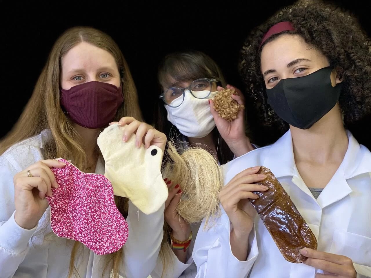 Estudantes gaúchas do ensino médio desenvolveram um absorvente biodegradável com um custo de R$ 0,02. O projeto é um dos finalistas da Febrace
