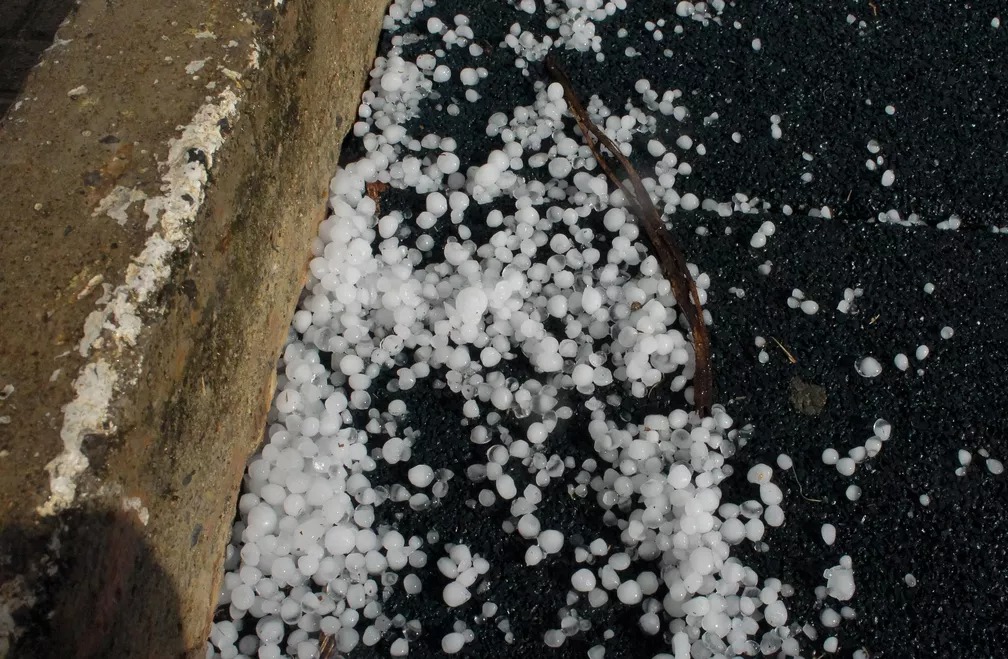 Região Sul pode ter granizo, e Sudeste deve seguir com temporais; A combinação de altas temperaturas com a umidade elevada do verão