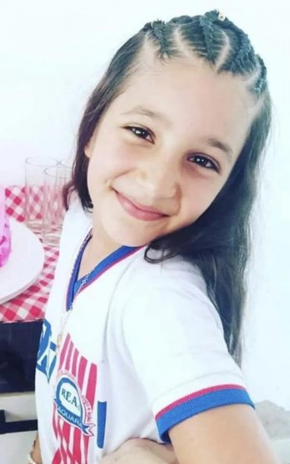 Criança morta em tiroteio durante Carnaval será sepultada nesta terça; O enterro de Maria Eduarda Carvalho Martins, 9 anos, ocorre nesta