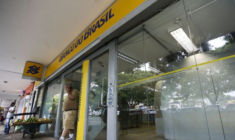 Bancos fechados no Carnaval. O feriadão de carnaval vai alterar o funcionamento de lojas, bancos, repartições públicas e shopping em