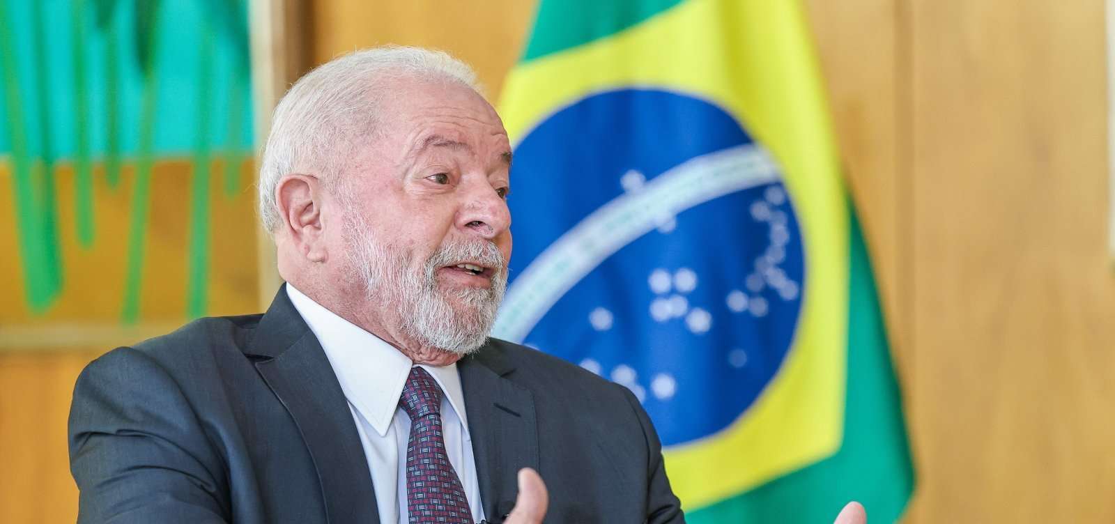 Lula supera Bolsonaro em aprovação no início do mandato; Pesquisa Ipec divulgada neste domingo (19) pelo jornal "O Globo" revela que 41%