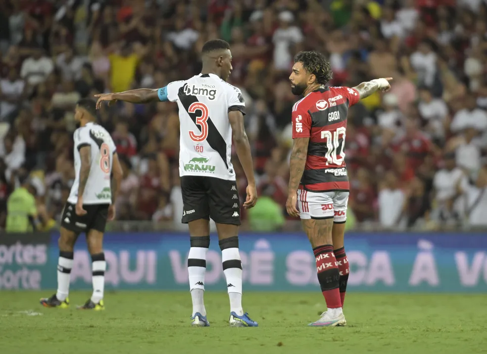 Flamengo perde pro Vasco e Grêmio vence Internacional; Maracanã lotado e um jogo cheio de alternativas: Flamengo e Vasco