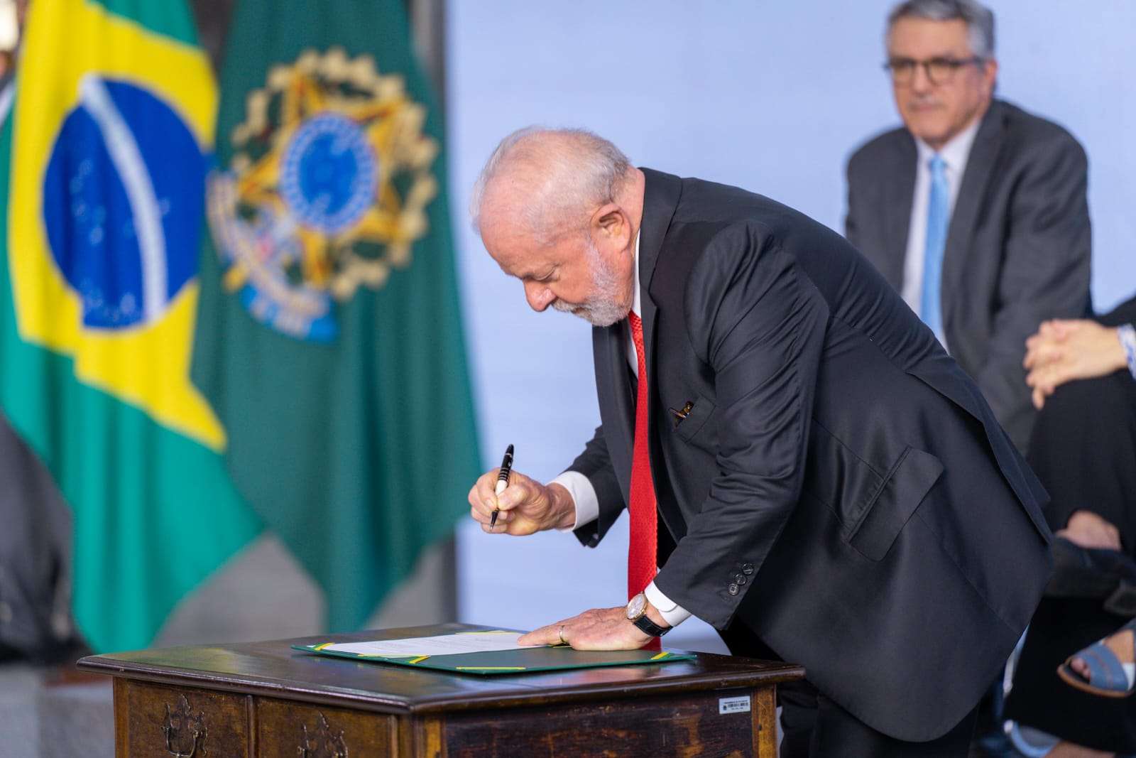 Lula anuncia começar a desenhar novo PAC; O presidente Luiz Inácio Lula da Silva (PT) voltou a defender empréstimos