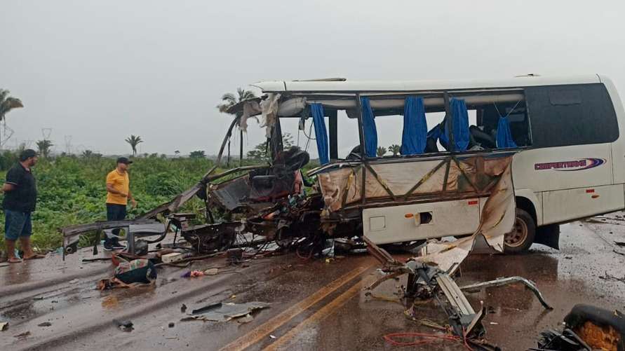 Grave acidente em Nova Ipixuna tira a vida de pelo menos 11 pessoas; O tempo chuvoso requer atenção redobrada de motoristas